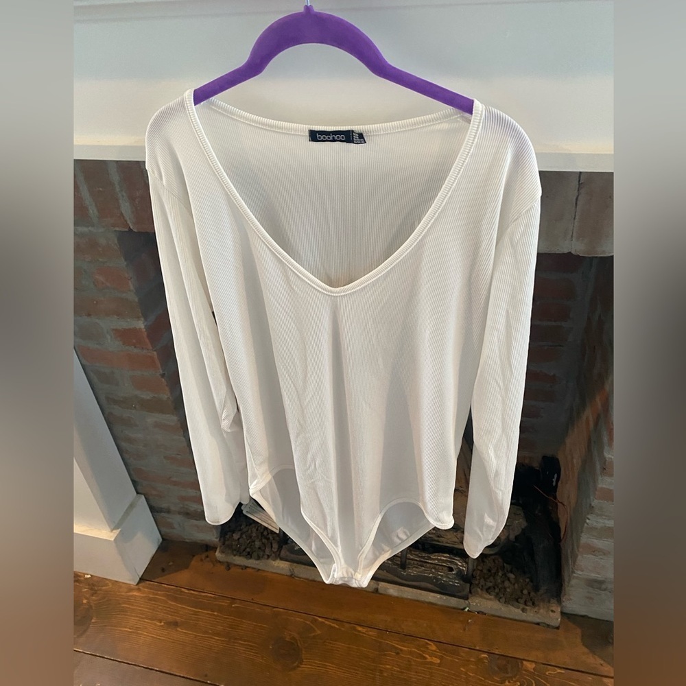 Womens Boohoo NWOT White Plus Size V Neck Long Sleeve Bodysuit size 16
